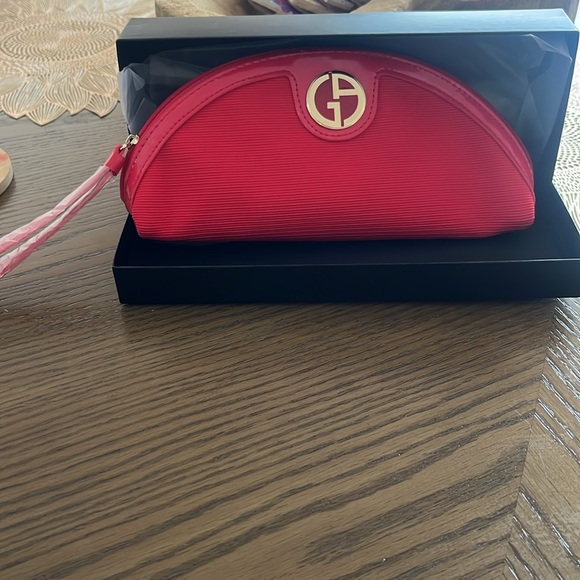 New in Box Giorgio Armani wristlet/ makeup bag - Picture 4 of 4